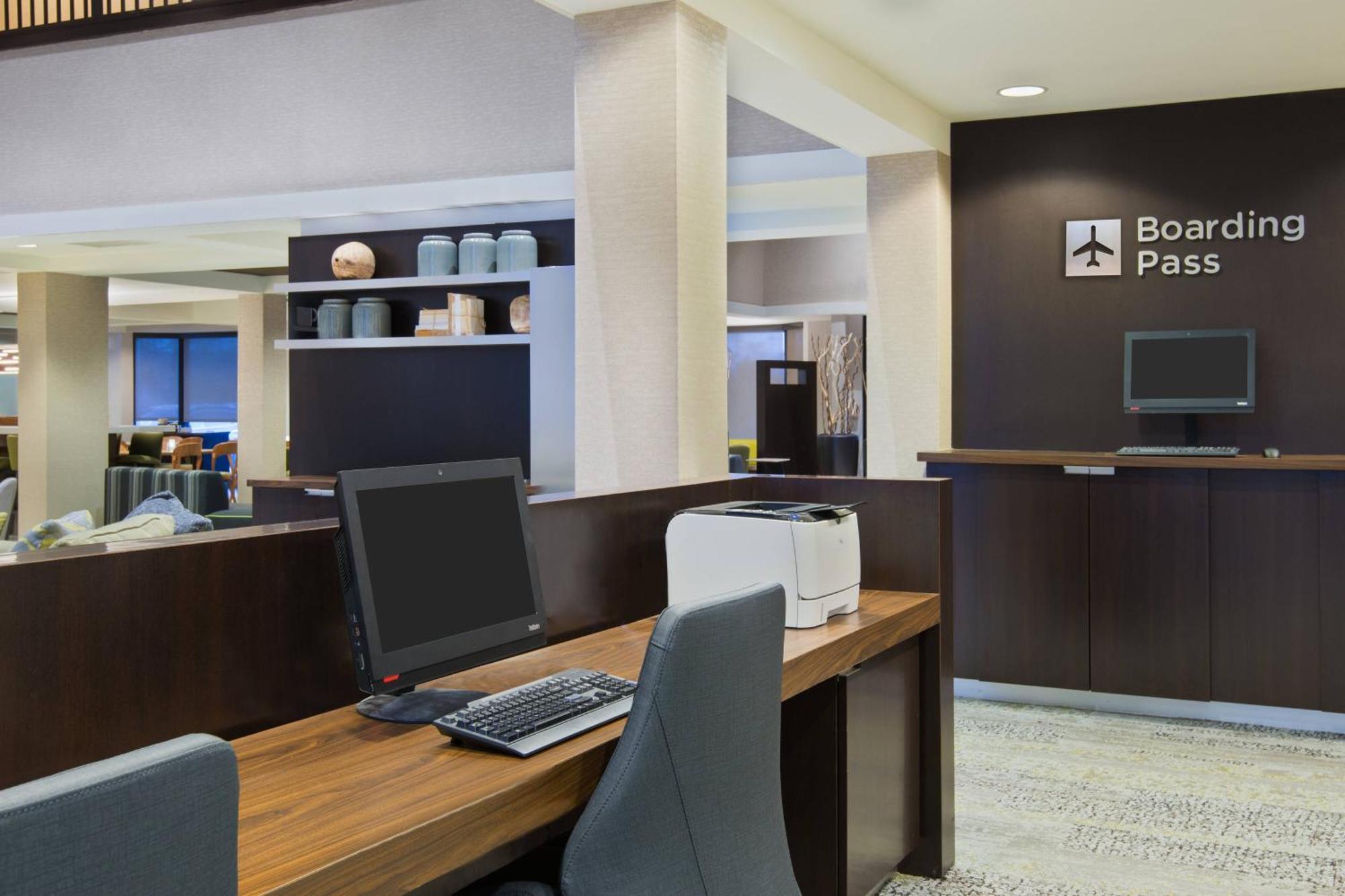 Hotel Courtyard By Marriott Springfield Airport Exterior foto