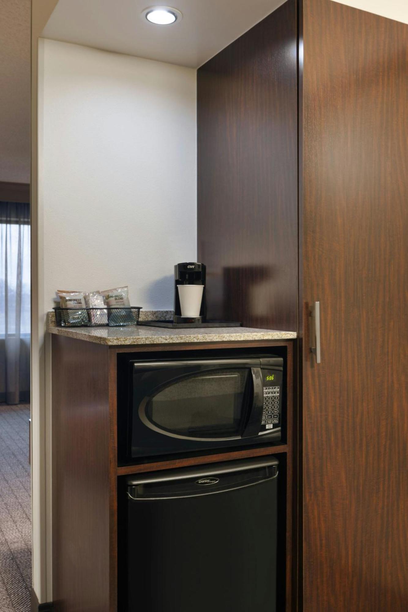 Hotel Courtyard By Marriott Springfield Airport Exterior foto