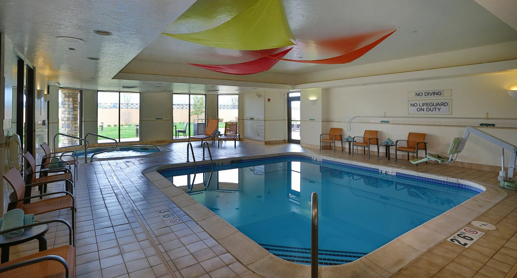 Hotel Courtyard By Marriott Springfield Airport Exterior foto